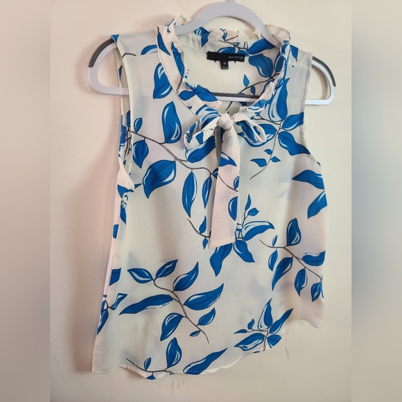 Harve Benard White Blue Leaf Semi Sheer Sleevless Ruffled Collar Top Size M - Picture 2 of 8